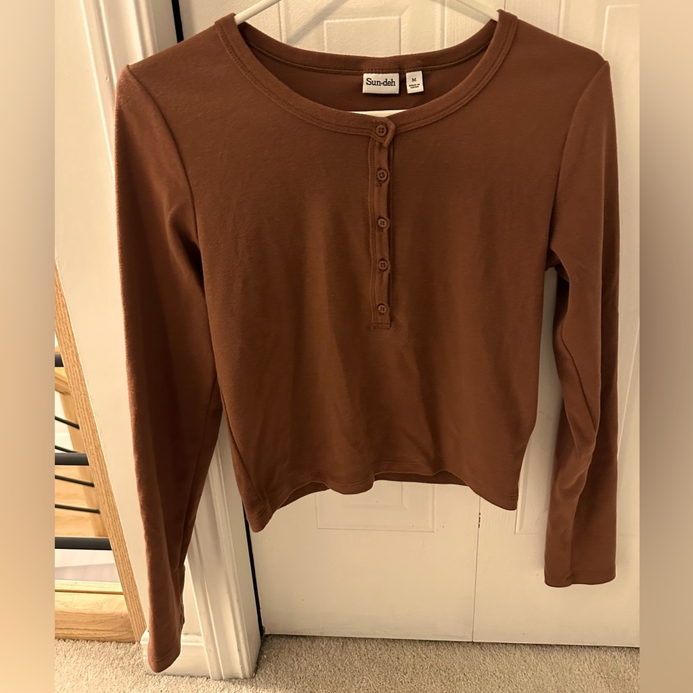 Aritzia Sun-deh crop top long sleeve